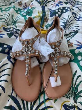NWT 11W Torrid Tan Jeweled T-Strap Sandals